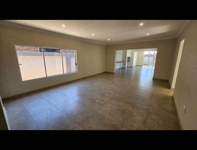 5 BEDROOM HOUSE FOR SALE IN WIERDA PARK